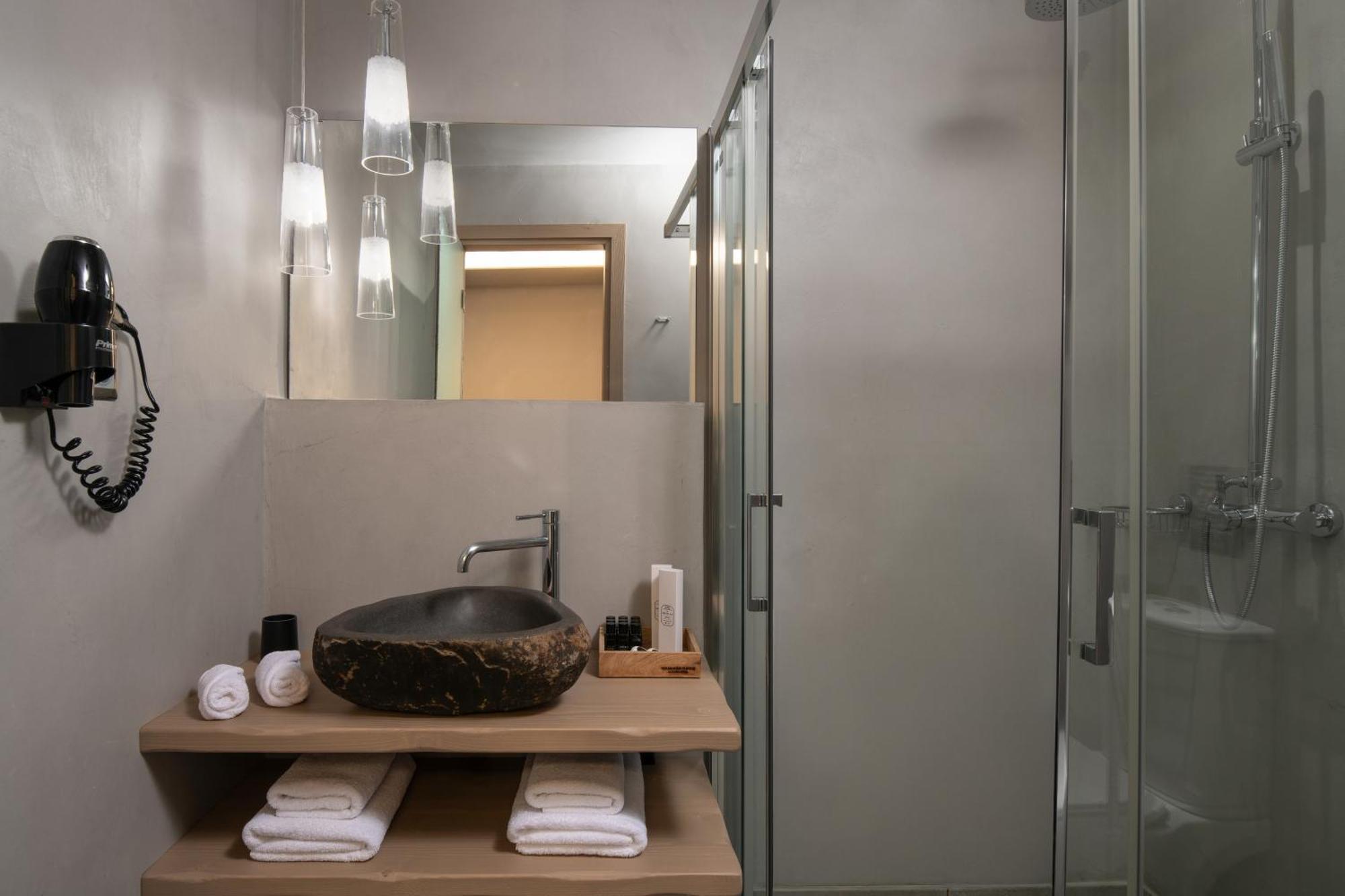 Evora Luxury Suites Mega Chorio Exterior photo